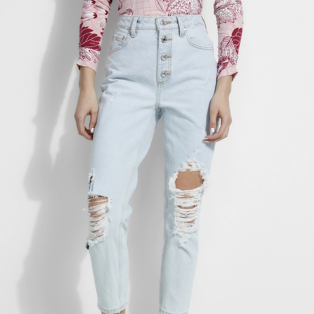 NWT-GUESS mom jeans | 26